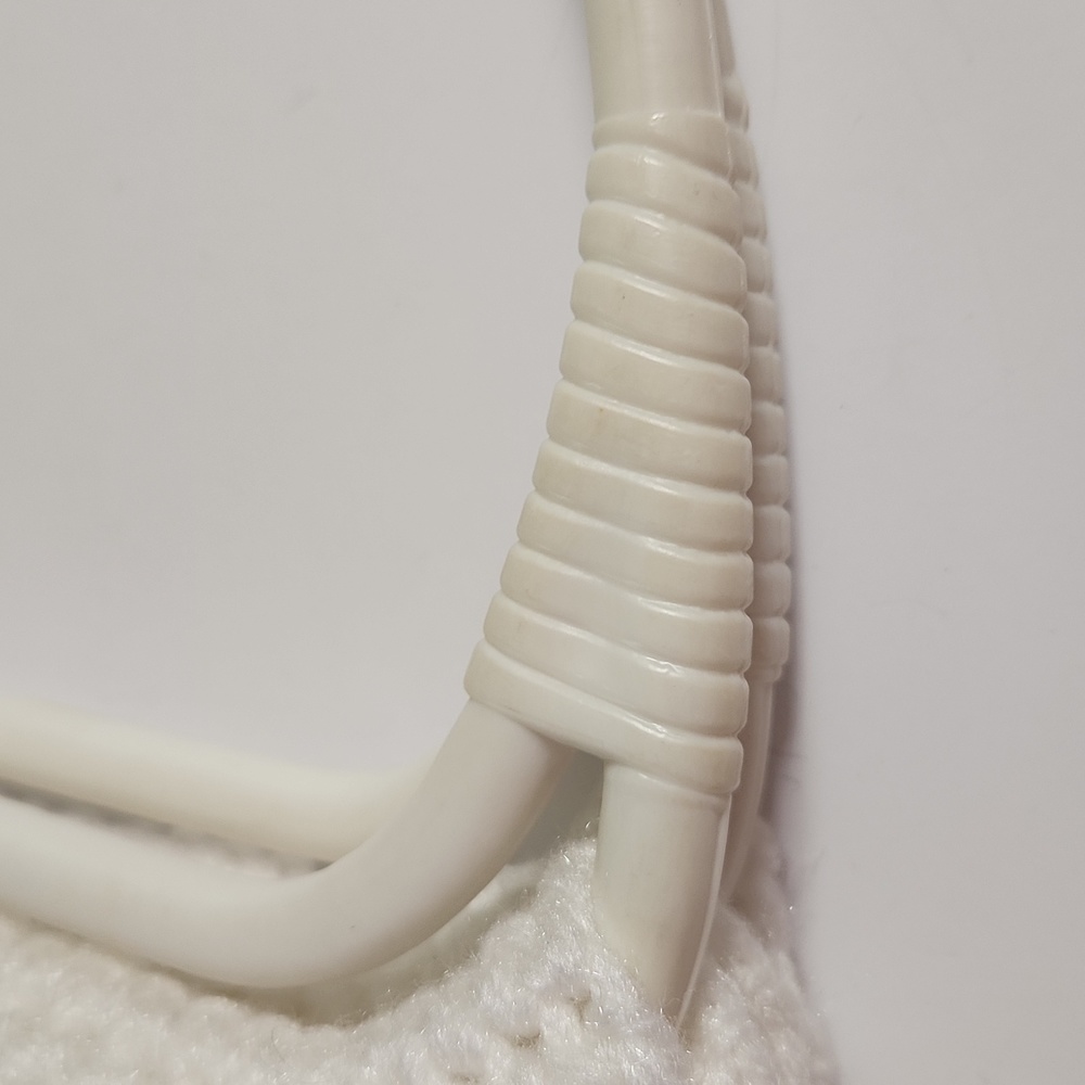 Beautiful crocheted white lined purse - new - Picture 6 of 6